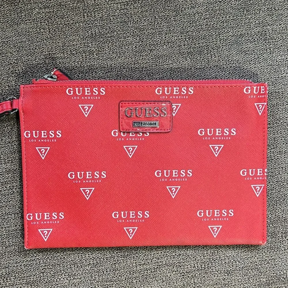 New Guess Wristlet Signature Logo in Red